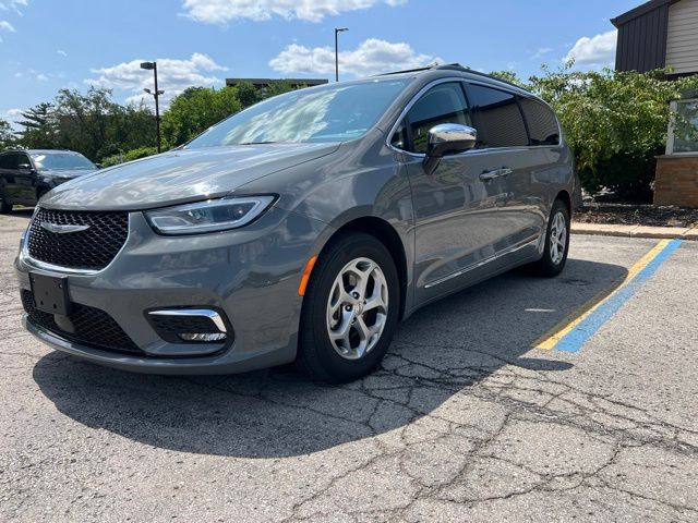 2023 Chrysler Pacifica Limited - Gray Clearcoat exterior view 3