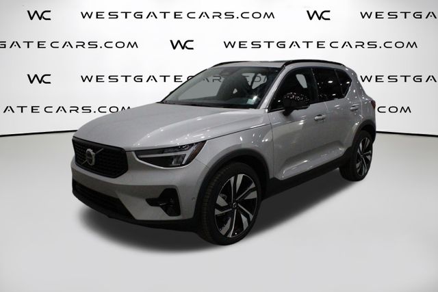 2025 Volvo XC40 B5 Plus Dark Theme AWD