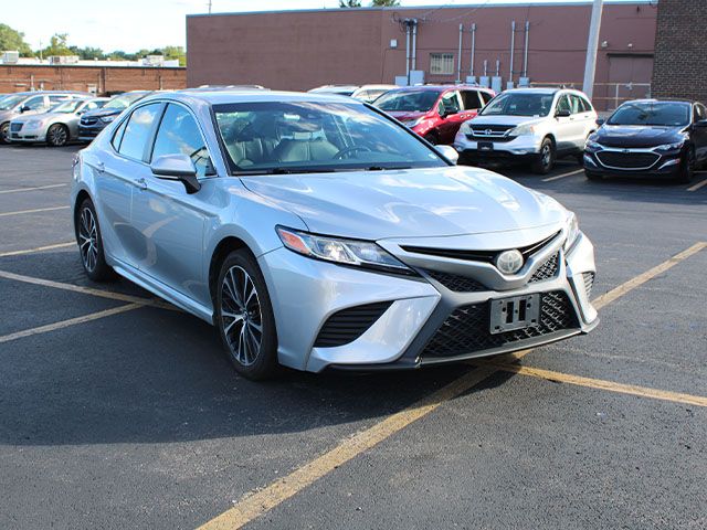 Used 2018 Celestial Silver Metallic Toyota SE image 4