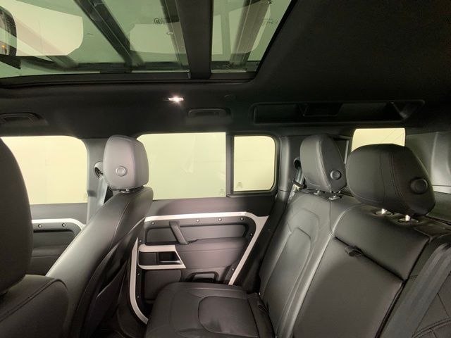 2023 Land Rover Defender 110 S 29