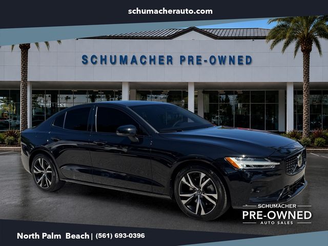 2025 Volvo S60 Negro (Onyx Black Metallic) Sedán Tracción delantera Automática