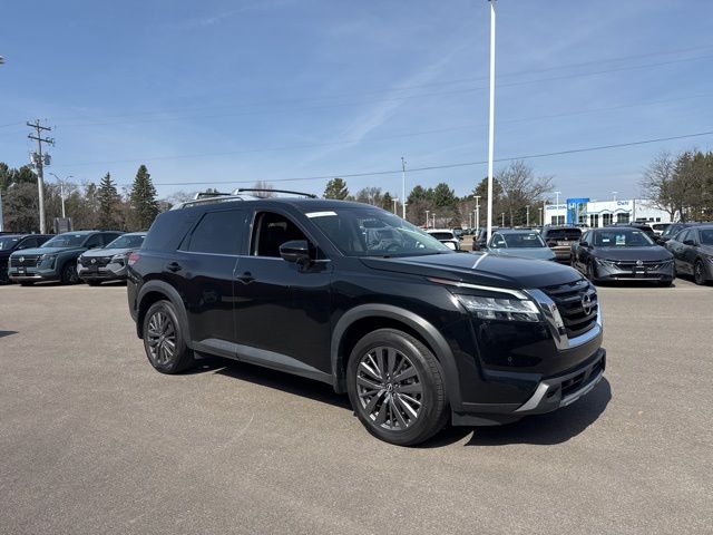 2024 Nissan Pathfinder SL