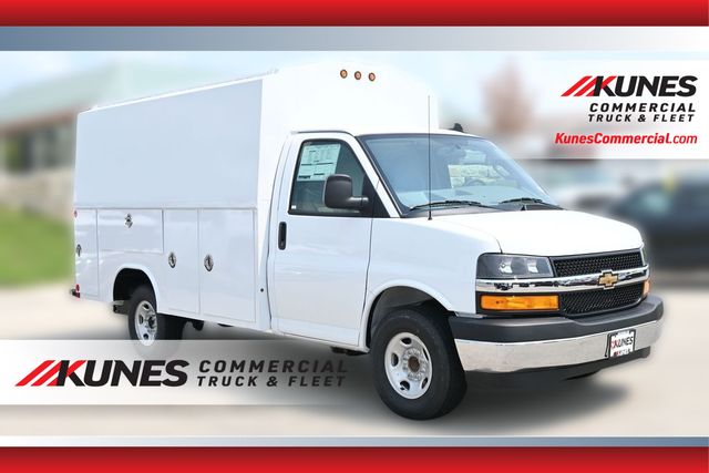 Summit White 2025 Chevrolet Express Chassis Van Rear-Wheel Drive 8-Speed Automatic
