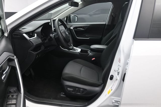 2025 Toyota RAV4 XLE - 8