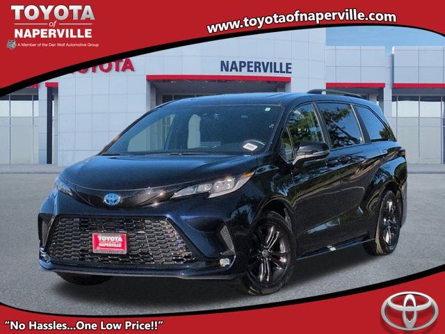 2025 Toyota Sienna XSE 7-Passenger Hybrid AWD's photo