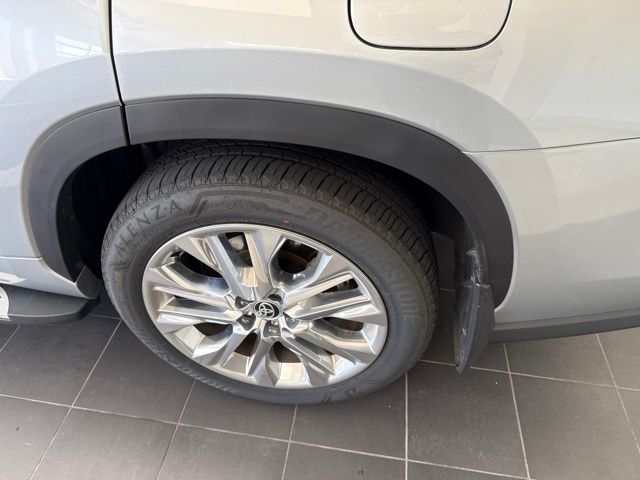 2025 Toyota Highlander Limited Silver at Gullo Toyota