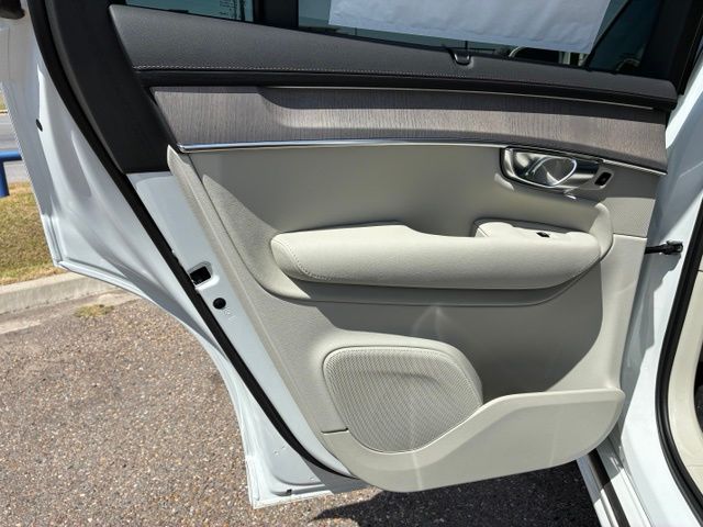 New 2026 Crystal White Pearl Volvo T8 Ultra image 23