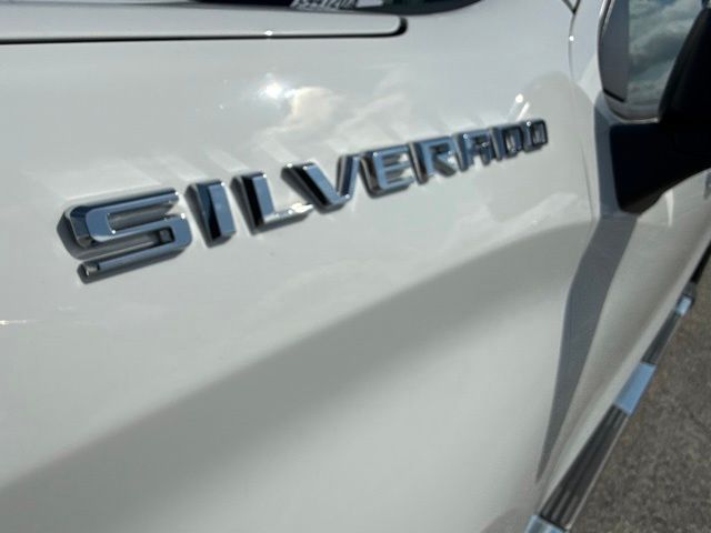 2023 Chevrolet Silverado 1500 LT:L44120A