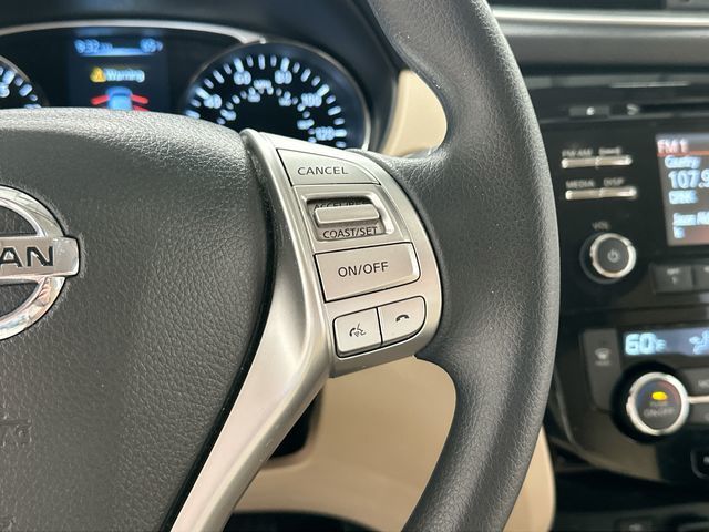 2016 Nissan Rogue SV White at Rafferty Subaru