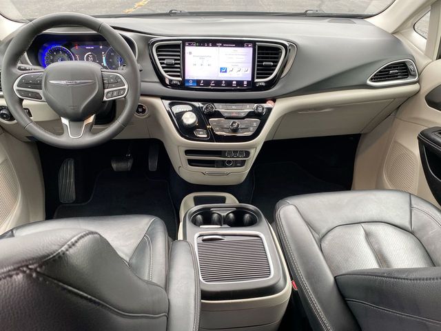 2022 Chrysler Pacifica Touring L 19