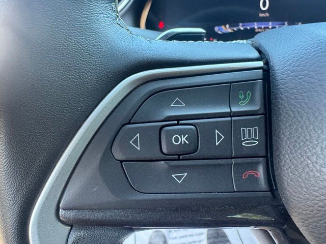 Used 2022 White Jeep Altitude image 19