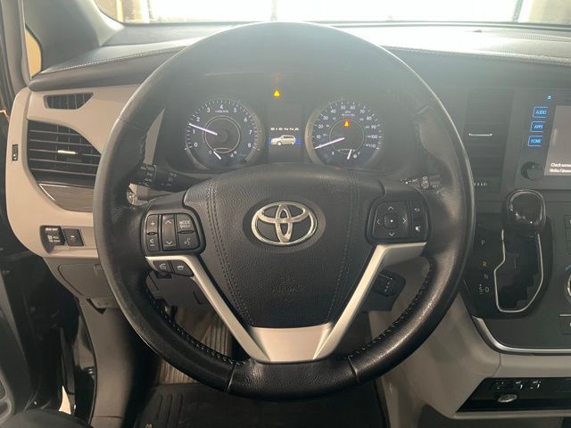 2015 Toyota Sienna XLE photo