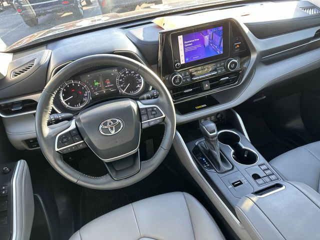 2023 Toyota Highlander XLE 16