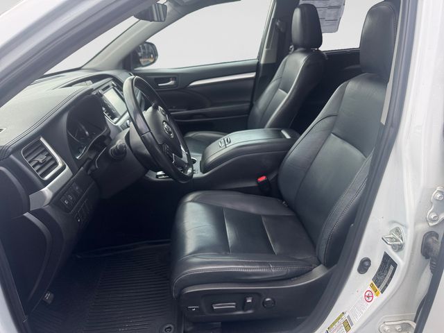 2019 Toyota Highlander XLE - Blizzard Pearl exterior view 10