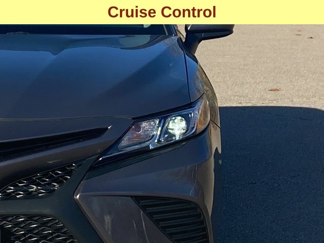 2018 Toyota Camry SE 9