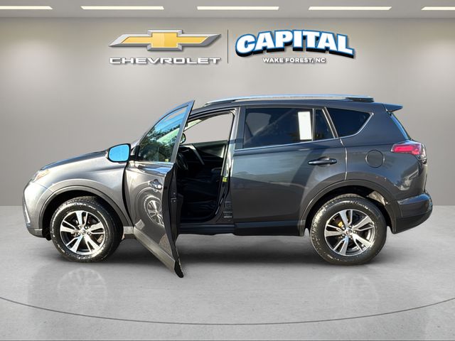 Used 2018 Gray Toyota XLE image 11