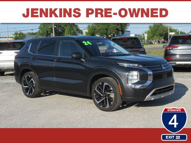 Silver 2024 Mitsubishi Outlander SE FWD SUV / Crossover Front-Wheel Drive Continuously Variable Transmission