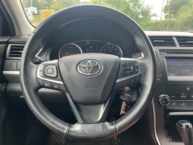 2016 Toyota Camry XLE 14