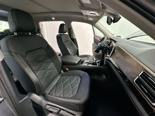 2026 Volkswagen Atlas 2.0T SE w/Technology Gray at Sutliff Volkswagen