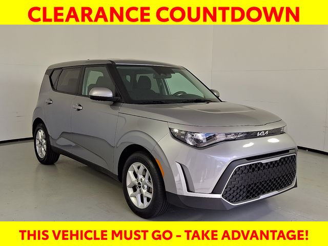 Silver 2024 Kia Soul LX FWD SUV / Crossover Front-Wheel Drive Continuously Variable Transmission