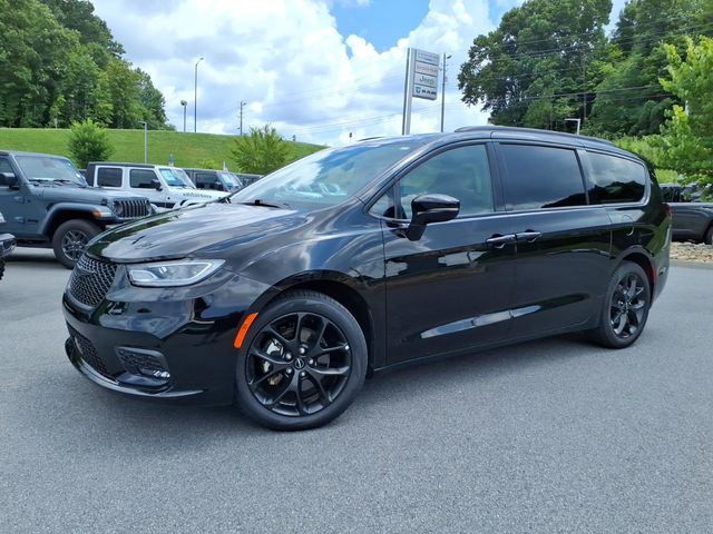  2025 Chrysler Pacifica Limited FWD   
