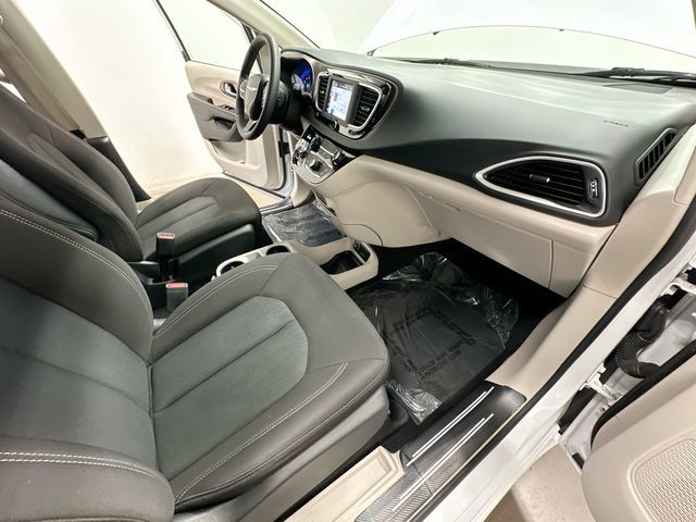 2022 Chrysler Voyager LX White at Phil Fitts Ford