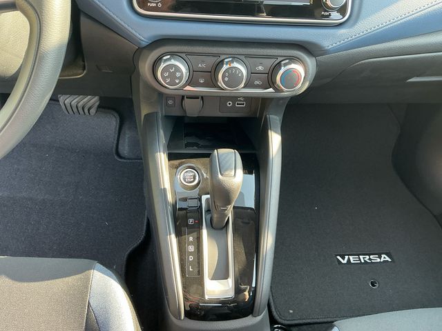 NissanVersa12