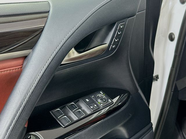 2016 Lexus LX 570 18