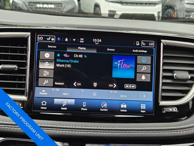 Used 2025 Chrysler Pacifica Van