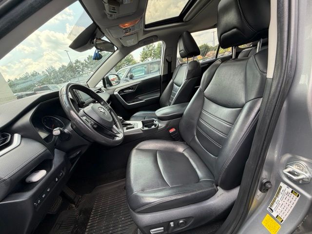Used 2020 Silver Toyota XLE Premium image 8