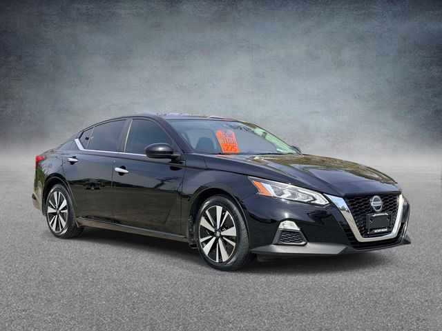 Super Black Clearcoat 2022 Nissan Altima 2.5 SV FWD Sedan Front-Wheel Drive Continuously Variable Transmission