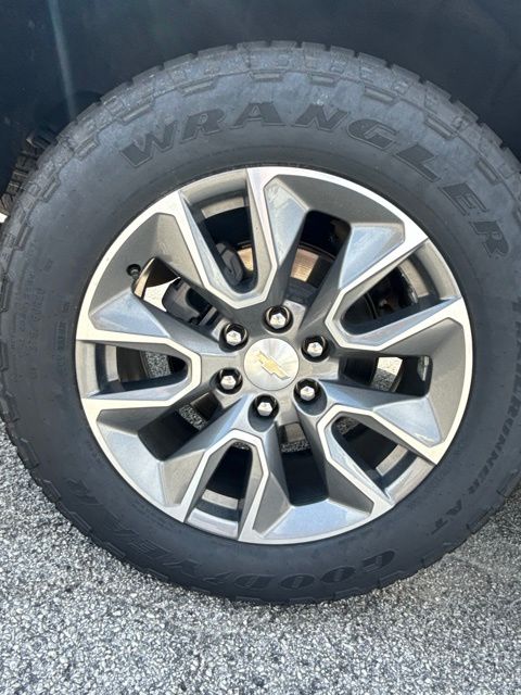 2023 Chevrolet Silverado 1500 LT:L44120A