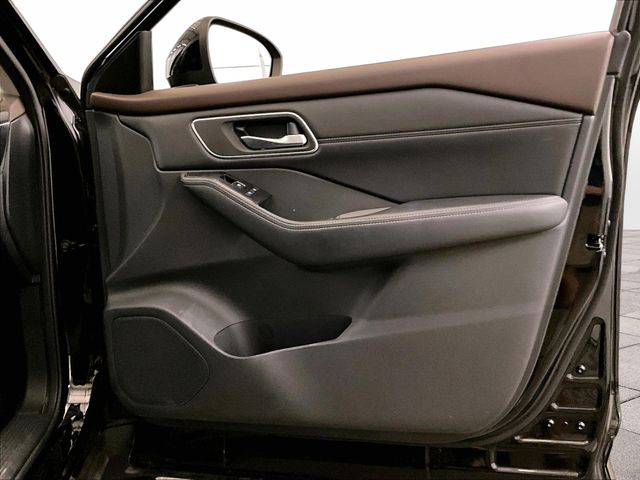 2021 Nissan Rogue SL Black at John Sisson Motors