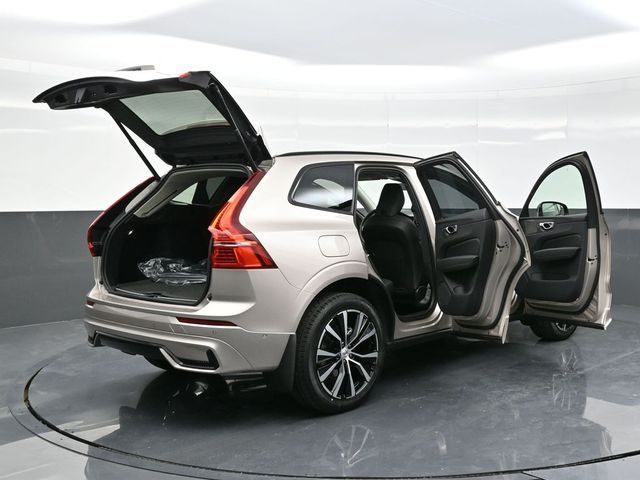 2025 Volvo XC60  photo