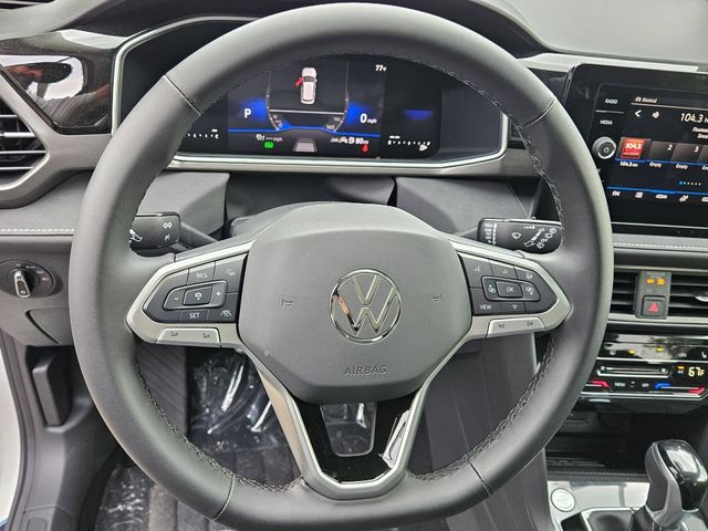 2025 Volkswagen Taos SE Black - Photo 16