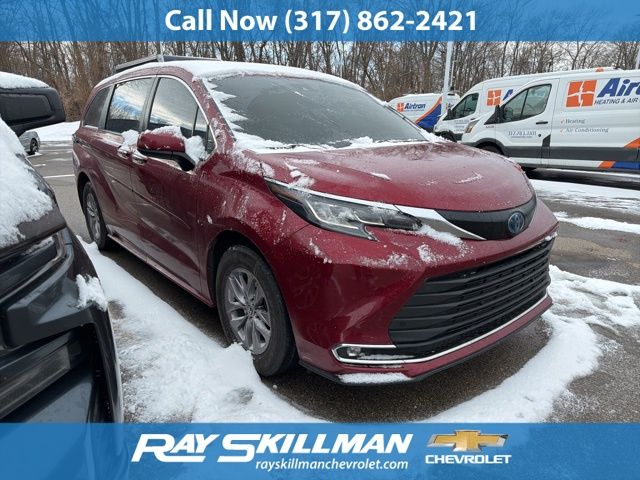 2022 Toyota Sienna XLE 7-Passenger FWD