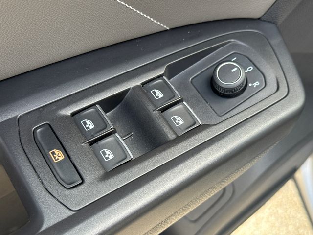 Used 2023 Silver Volkswagen 2.0T SE w/Technology image 19