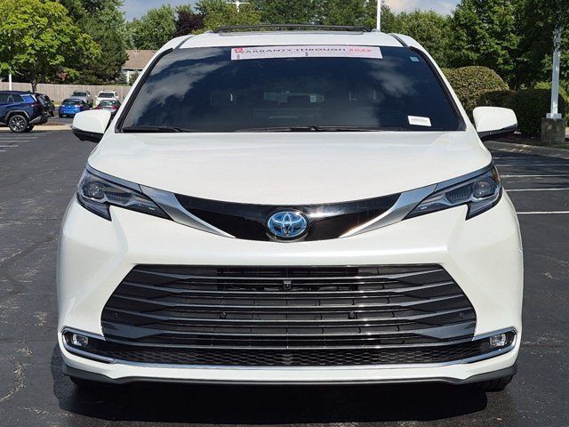Used 2025 Toyota Sienna Van