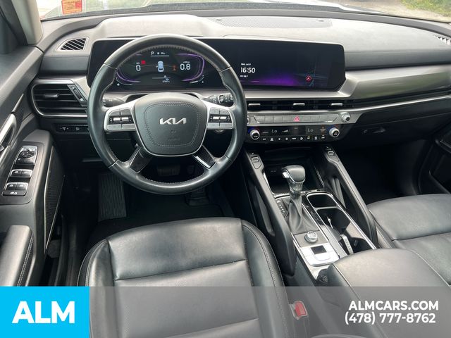 Used 2025 Black Kia S image 21