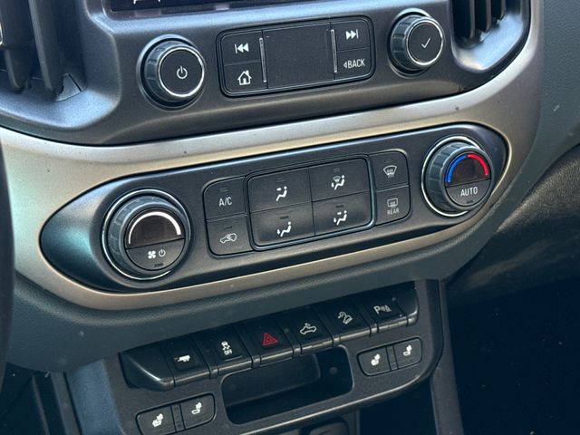 Used 2022 White Chevrolet Z71 image 24