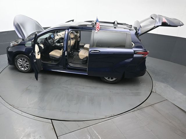 2022 Toyota Sienna XLE 56