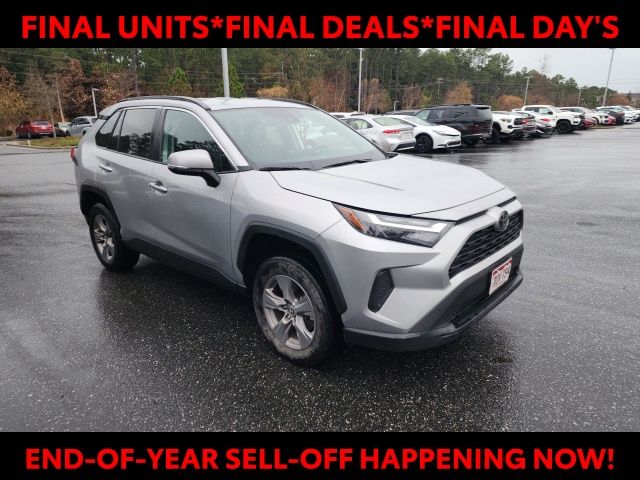 2024 Toyota RAV4 XLE's photo