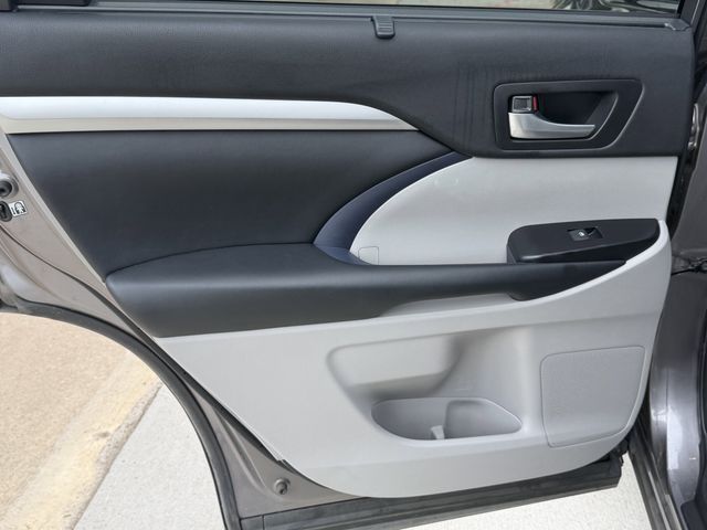 2018 Toyota Highlander XLE Gray at River Oaks CDJR