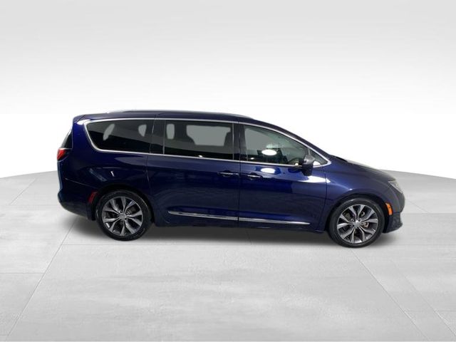 2017 Chrysler Pacifica Limited 7