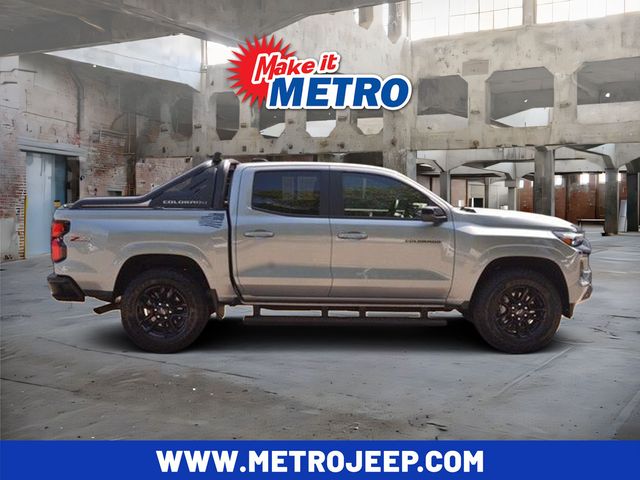 Sterling Gray Metallic 2025 Chevrolet Colorado Pickup Truck Four-Wheel Drive 8-Speed Automatic