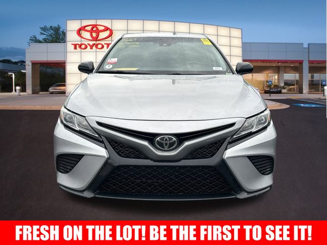 2019 Toyota Camry SE 2