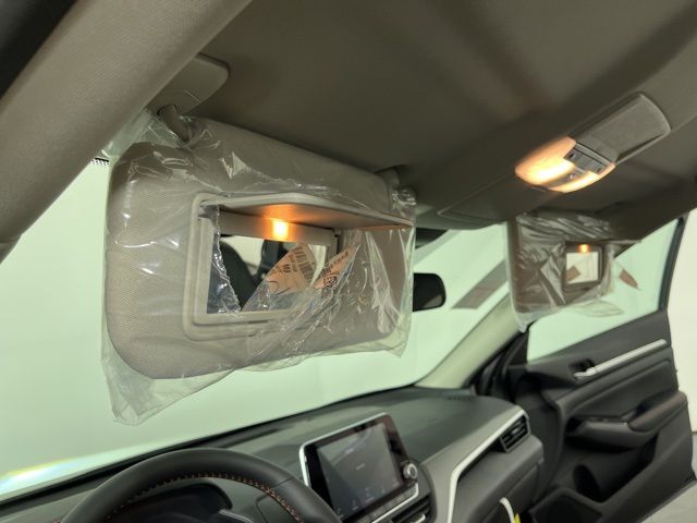 2025 Super Black Clearcoat Nissan Altima 2.5 SR FWD Sedan