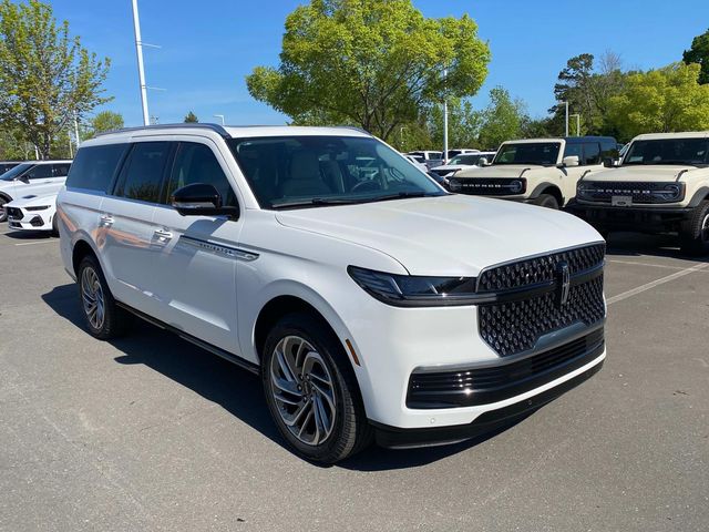 White 2026 Lincoln Navigator L Reserve 4WD SUV / Crossover Four-Wheel Drive Automatic