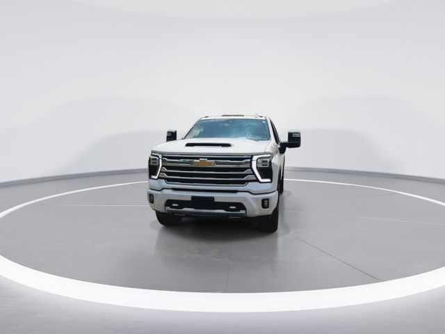 Used 2025 Beige Chevrolet High Country image 4