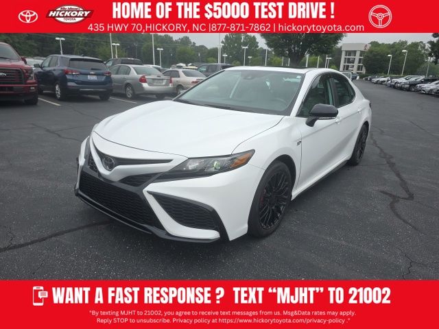2024 Toyota Camry SE's photo